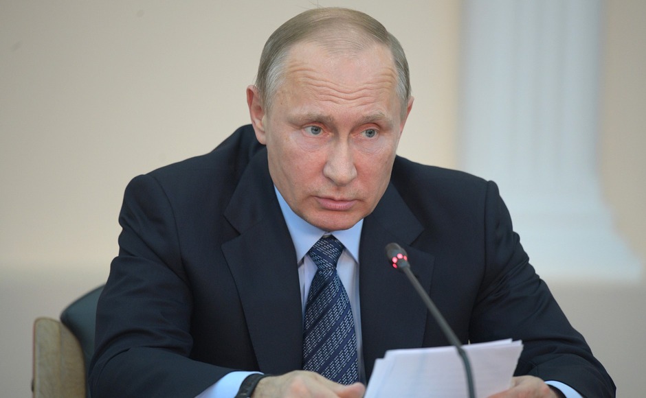 «Культура не горит», — припечатал президент на слова Свистелина о том, что в пожаре в Бубновке устоял клуб. Фото с сайта kremlin.ru