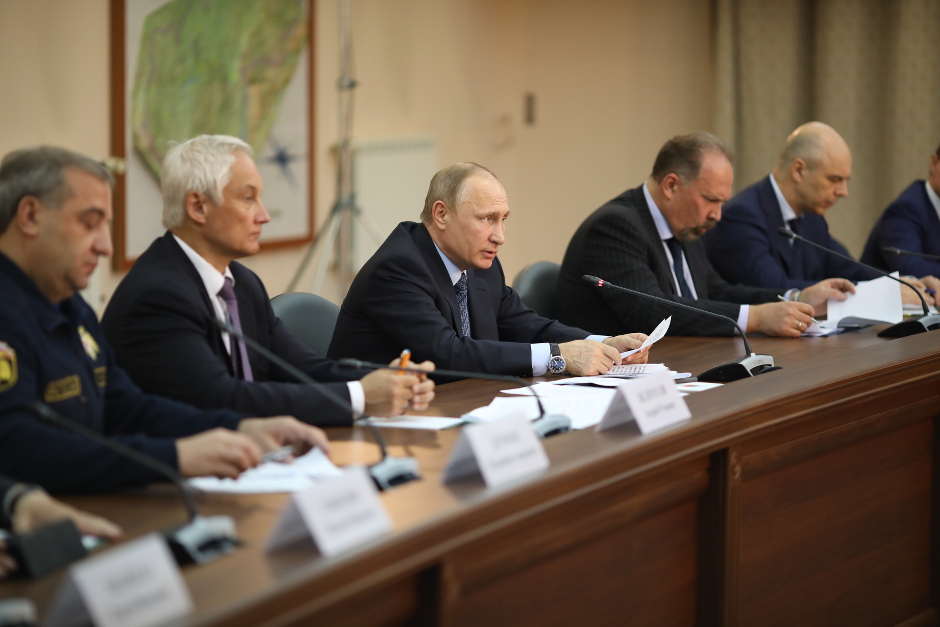 Владимир Путин попросил всех оперативно реагировать на проблемы жителей. Фото с сайта irkobl.ru