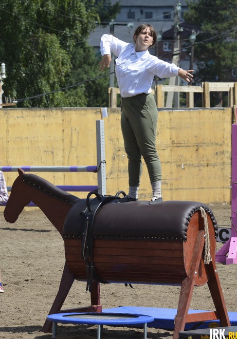 Помимо конных соревнований, для зрителей была подготовлена шоу-программа.