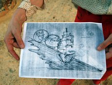Парусник Ивана Крузенштерна назывался «Надежда». Кругосветке россиянина посвящает свою работу Наталья Белобородова из Перми — одна из ветеранов фестиваля и соавтор положения о самом первом «Лукоморье». Это эскиз будущей работы.