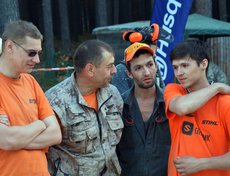 Фестиваль — это не только работа от зари и до зари, это прежде всего площадка для общения с коллегами и единомышленниками. На фото Виктор и Евгений Зряшновы (Павловский Посад), Виталий Чантурия (Ангарск), Денис Маханов (Пермь).