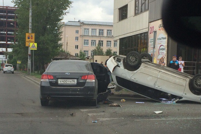 На месте аварии. Фото из группы ДТП 38RUS «ВКонтакте»