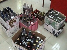 Коробки с алкогольной продукцией. Фото с сайта 38.mvd.ru