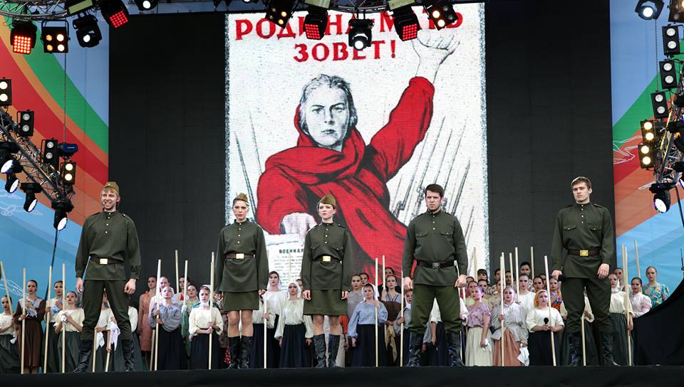 Один из блоков концерта посвятили сибирякам на фронте в годы Великой Отечественной войны.