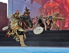 В блоке «Легенды седого Байкала» артисты показали зрителям шаманский обряд.