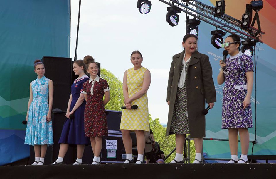 В завершение праздника выступила иркутская команда КВН «Раисы».