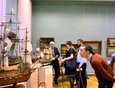 В Художественном музее на Ленина посетителям рассказали о кораблях и творчестве Айвазовского.
