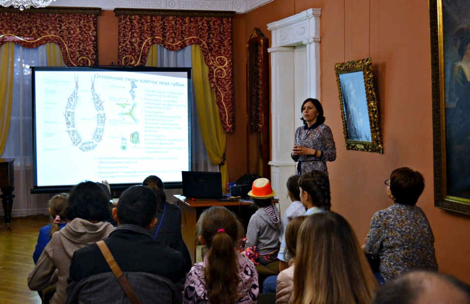 В самой усадьбе прошла познавательная лекция.