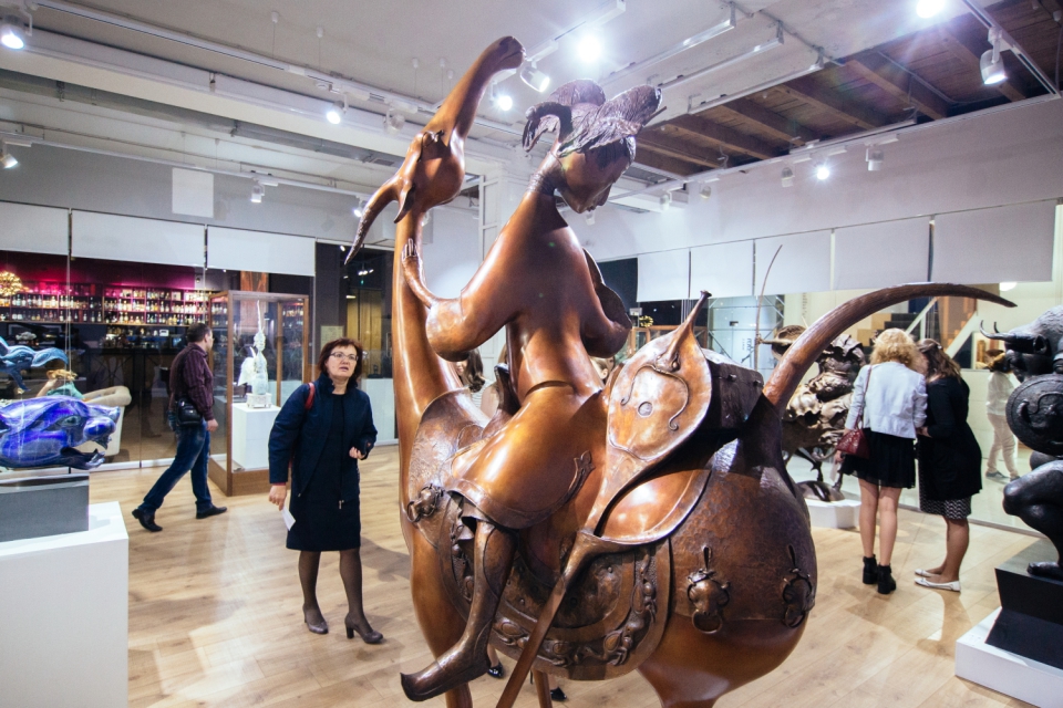 В Галерее Виктора Бронштейна посетителей ждала программа «Дышать искусством».