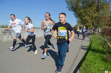 Благотворительный забег в 2015 году. Фото Ильи Татарникова