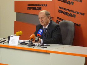 Сергей Сивцев на пресс-конференции. Фото IRK.ru