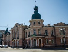 В ноябре-декабре 1919 года в его помещениях заседало правительство Колчака, а с 1920 года — руководящие органы советской власти.
