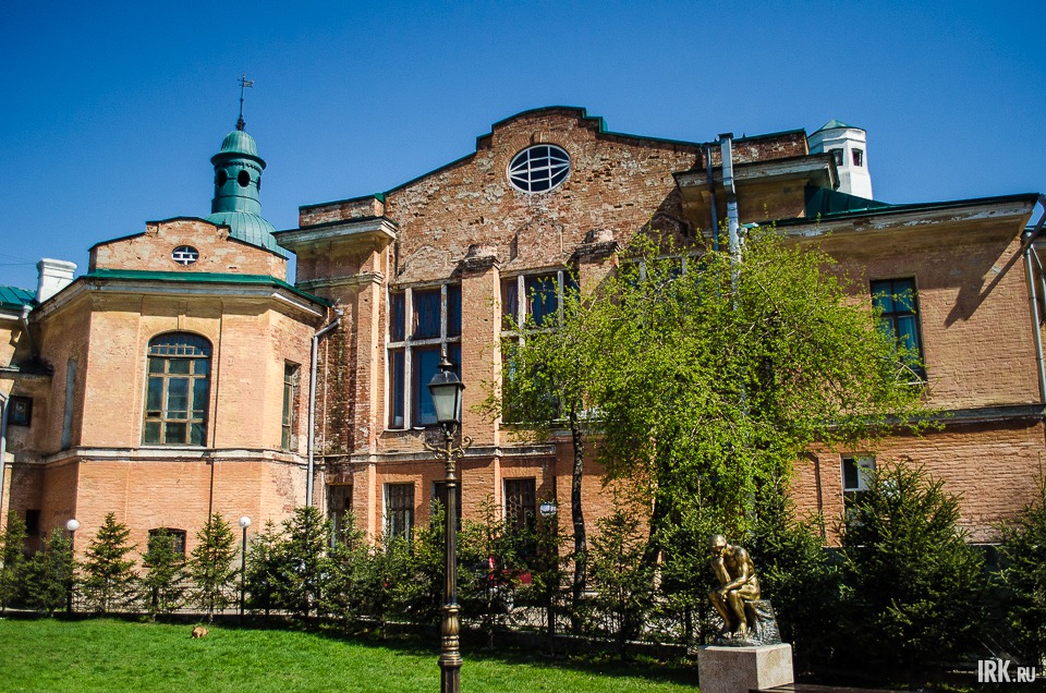 Здание построено в 1911 году в стиле модерн. До 1917 года в нем находилось отделение  одного из крупнейших банков дореволюционной России.