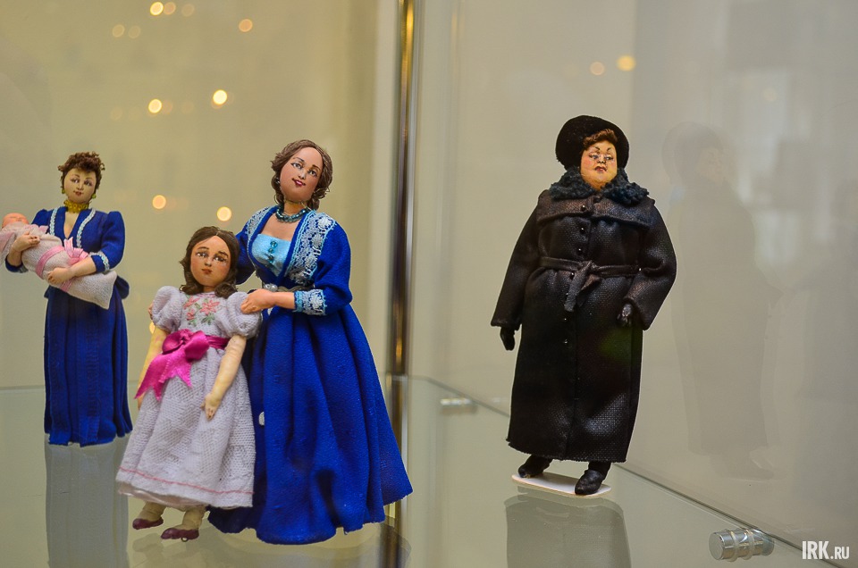 За плечами Ирины Верхградской уже около 1500 работ. На выставке представлено более 300 авторских кукол.