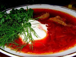 Борщ — один из самых популярных супов, в отличие от других первых блюд он замечателен особенным разнообразием рецептов его приготовления. О том, как готовят и подают борщ в иркутских ресторанах, расскажет Лиза Сиропова.