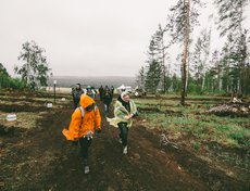 4 июня более 1000 человек выехали в Гороховское лесничество, чтобы принять участие в акции по высадке саженцев на месте сгоревшего леса.