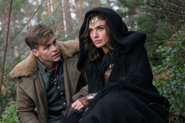 Так и ждёшь весь фильм, что Чудо-женщина вот-вот обратится к Стиву с репликой Нонны Мордюковой из картины «Простая история»: «Хороший ты мужик. Но не орёл».