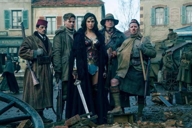 Предназначение у актрисы Галь Гадот одно-единственное — чтобы ей все любовались.