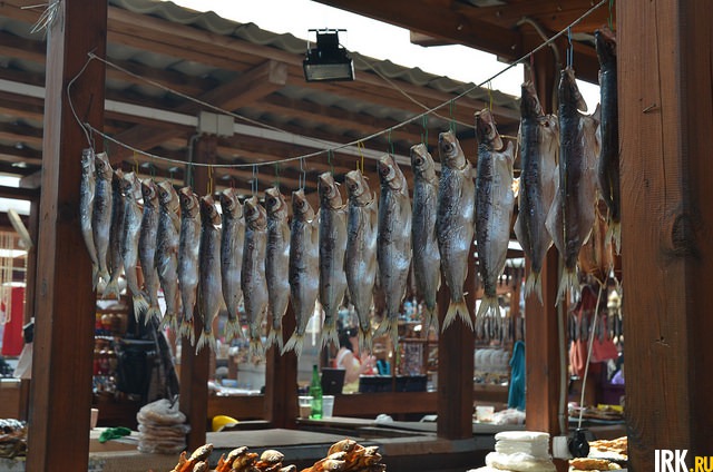 На рыбном рынке в Листвянке. Фото Анны Крымовой