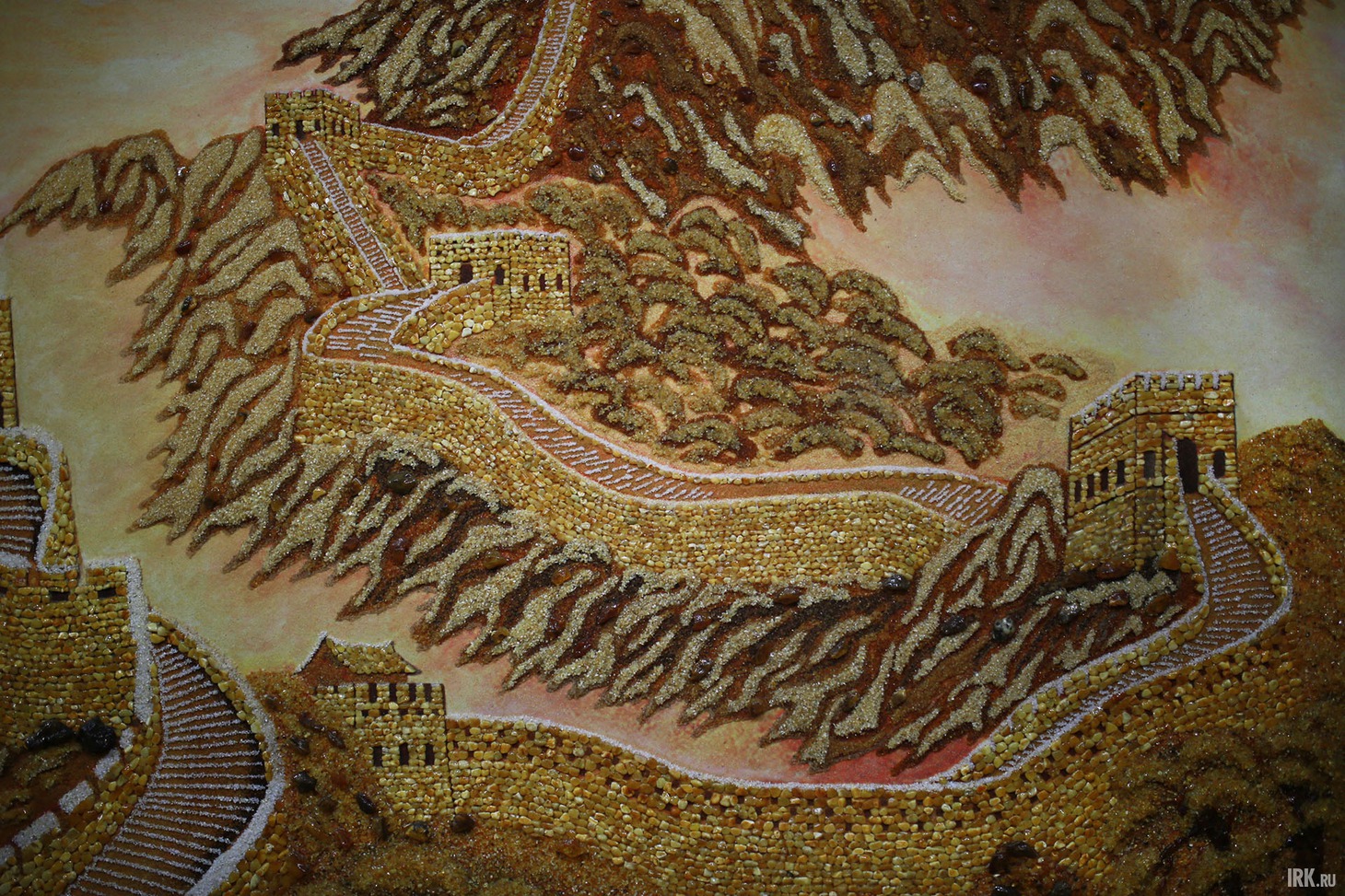 Холл гостиницы украшает изображение Великой Китайской стены. Автор фото — Регина Ступурайте