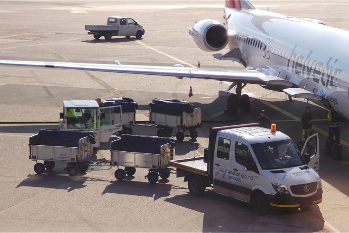 Обслуживание самолета. Фото www.frequentflyers.ru