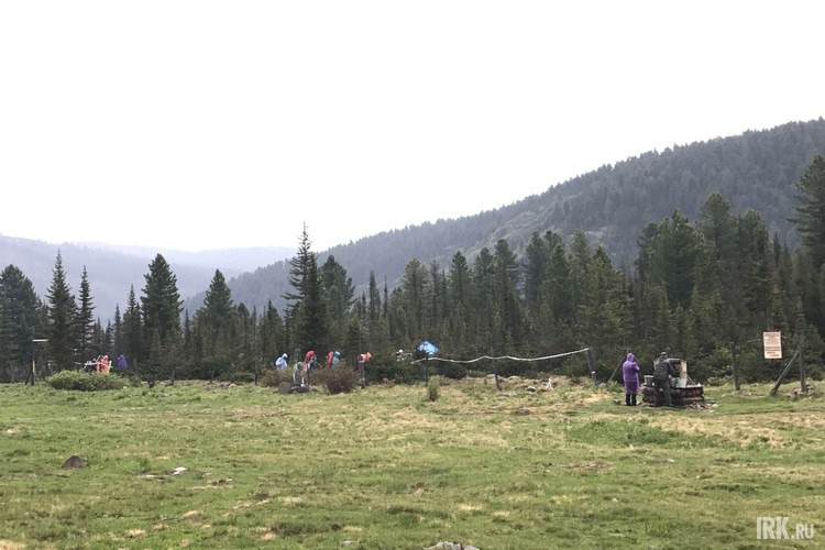 Туристы у колодца