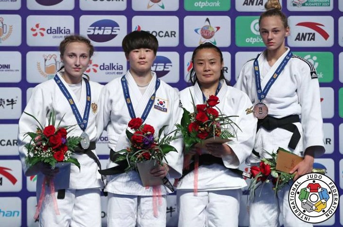 Ирина Долгова (слева). Фото пресс-службы министерства спорта по Иркутской области