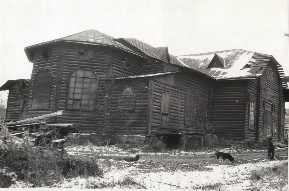 Церковь в 1988 году. Фото из архива прихода Церковь в 1988 году. Фото из архива прихода