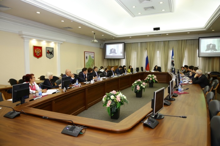 На заседании. Фото пресс-службы правительства Иркутской области