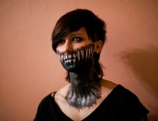 Вика, 19 лет. На создание наряда ушло 3 часа и около 2 000 рублей. «Мы с другом пришли постебаться над косплейщиками, наши наряды никаким образом не относятся к культуре аниме. Мы просто фрики»