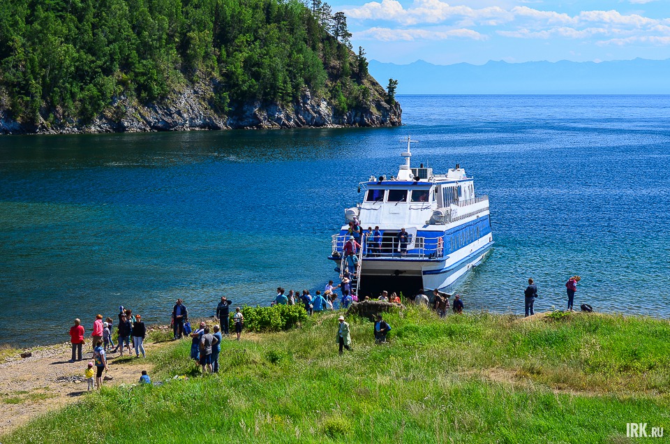 Последняя и самая длинная остановка — мыс Половинный. Здесь теплоход останавливается на два часа.
