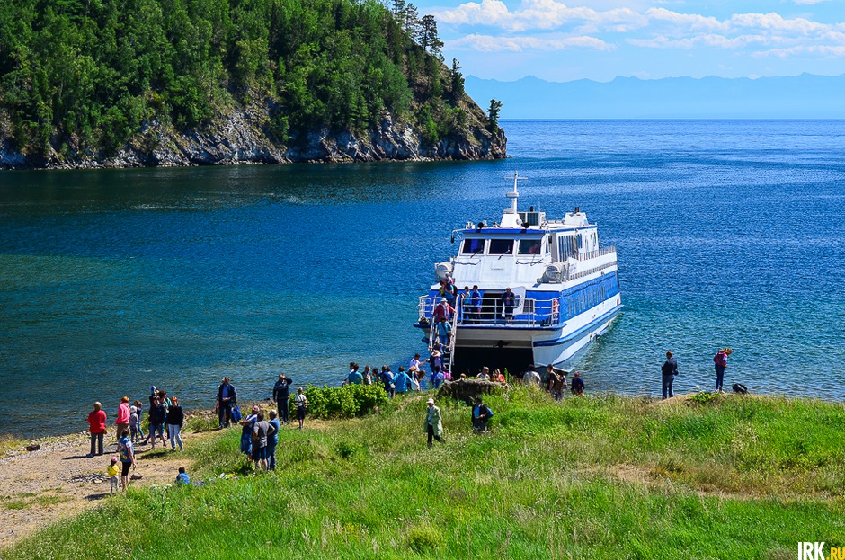 Последняя и самая длинная остановка — мыс Половинный. Здесь теплоход останавливается на два часа.