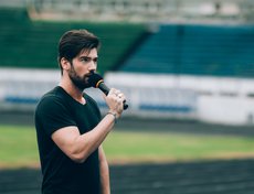 Фестиваль в Иркутске представил ведущий программы «Орёл и решка» Антон Лаврентьев.