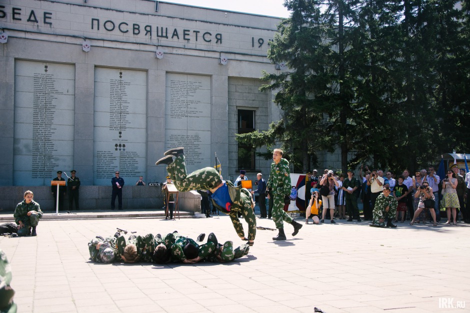 С показательными выступлениями по приёмам рукопашного боя выступила областная молодёжно-патриотическая общественная организация «Первый герой».
