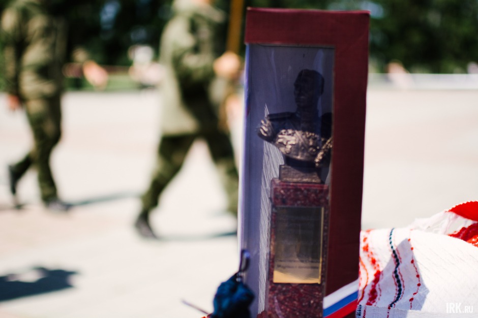 Во время мероприятия представители регионального отделения ДОСААФ России по Республике Бурятия передали коллегам из Иркутска символы пробега.