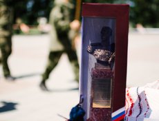 Во время мероприятия представители регионального отделения ДОСААФ России по Республике Бурятия передали коллегам из Иркутска символы пробега.