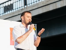 С приветственным словом перед велосипедистами выступил начальник управления культуры администрации Иркутска Виталий Барышников.