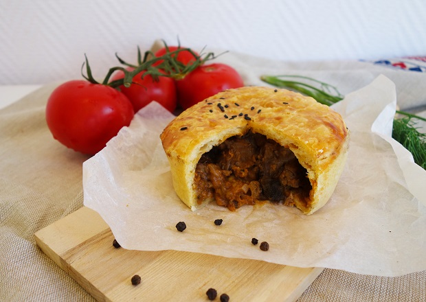 Пирог с говядиной и грибами, 140 рублей