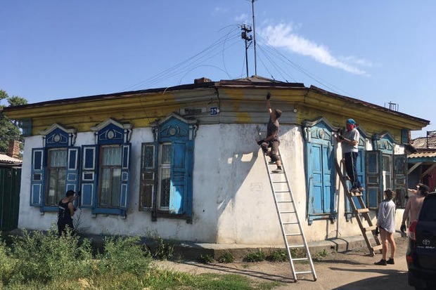 Дом из деревяшек 149