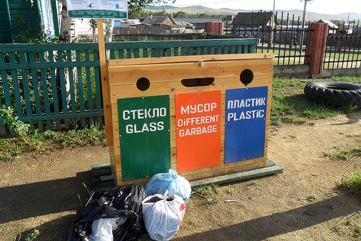 Раздельный сбор пока не решил проблему с мусором на Ольхоне. Фото Светланы Латыниной