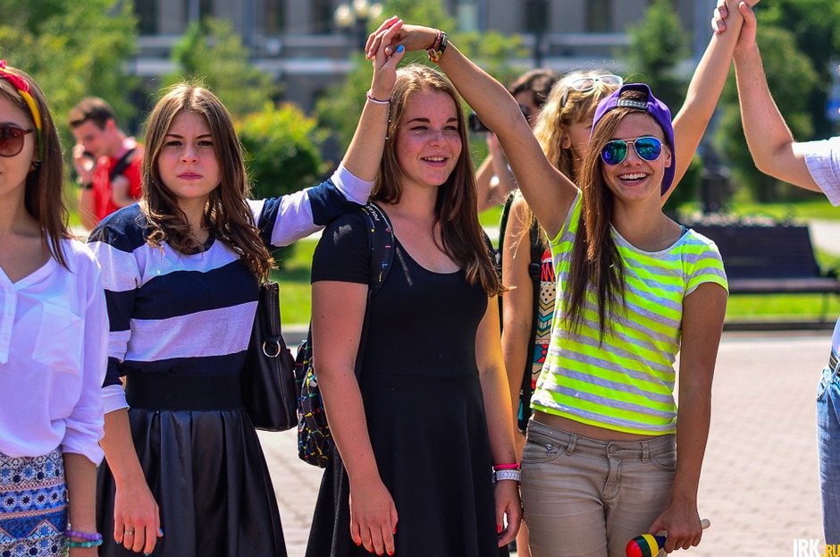 Для пришедших организовали развлекательную программу.