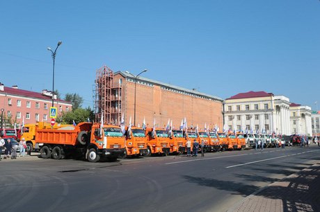 Ко Дню строителя Иркутску подарили около тысячи тонн песка и щебня