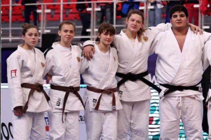 Дарья Васильева — в центре. Фото с сайта judo.ru