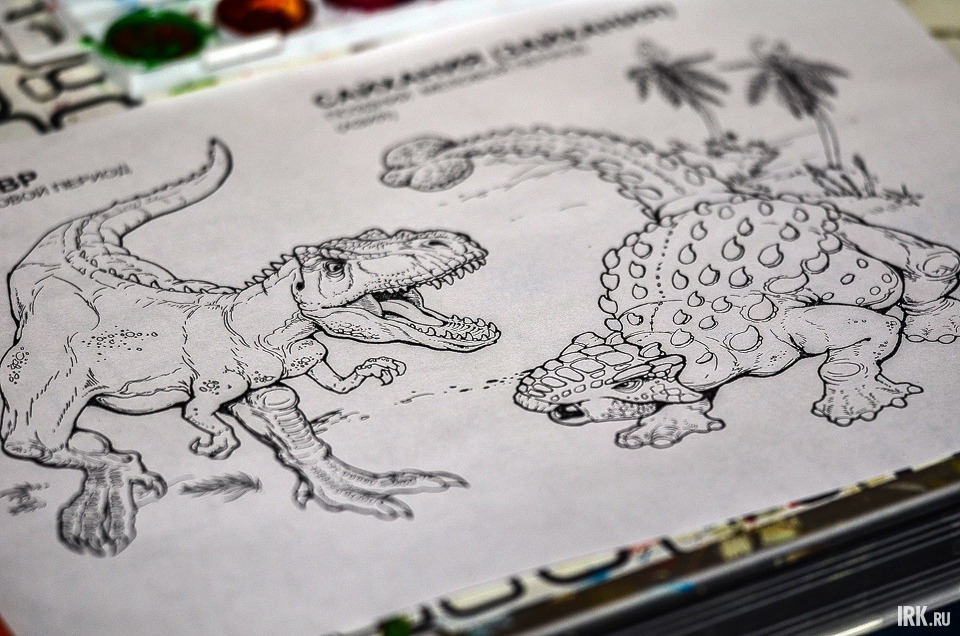 Для детей оборудовано место для раскрасок.