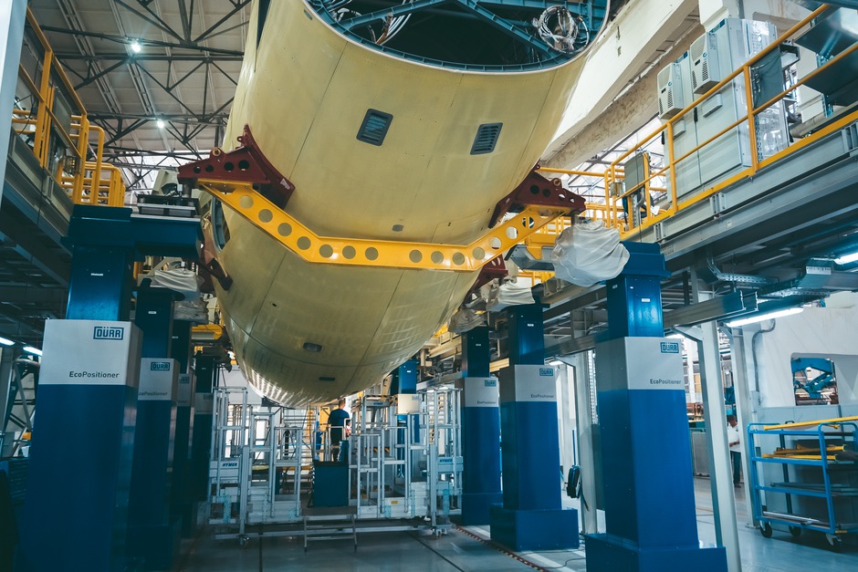 Модель МС-21-300 – авиалайнер нового поколения вместимостью от 163 до 211 пассажиров, ориентированный на самый массовый сегмент рынка авиаперевозок.