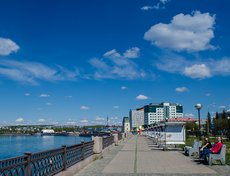 Дальше «Зеленая линия» ведет нас вдоль Нижней Набережной к «Московским воротам».