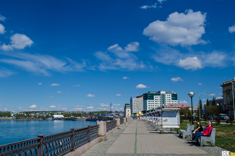 Дальше «Зеленая линия» ведет нас вдоль Нижней Набережной к «Московским воротам».