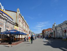 Улица Урицкого (Пестеревская). Изначально носила название 1-я Арсенальская. Здесь размещались деревянные дома с семьями военных. После пожара 1879 года возвели каменные здания. Свое современное название получила в 1920 году.