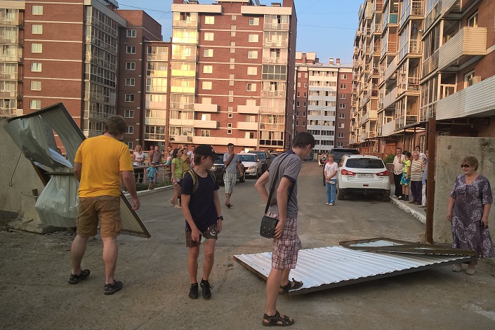 Сломанные ворота