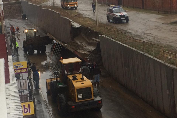 Рухнувшая подпорная стена в ЖК «Море солнце». Фото Дмитрия Гребенщикова с личной страницы на Facebook